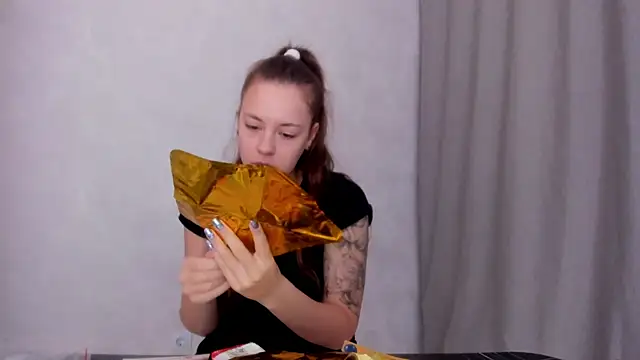 Snapshot of why_again_me chatting on January 19, 2025, 5:07 pm why again me online show from January 19, 2025, 5:07 pm