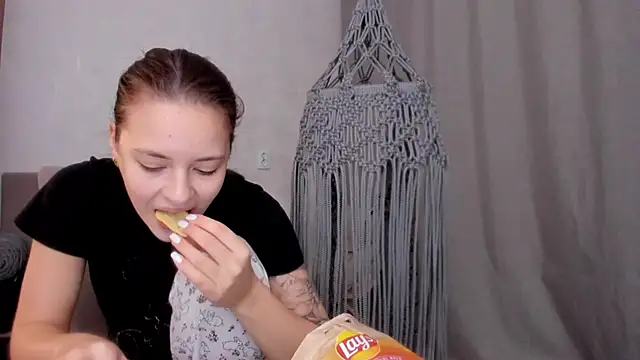 Snapshot of why_again_me chatting on March 6, 2025, 4:17 pm why again me online show from March 6, 2025, 4:17 pm