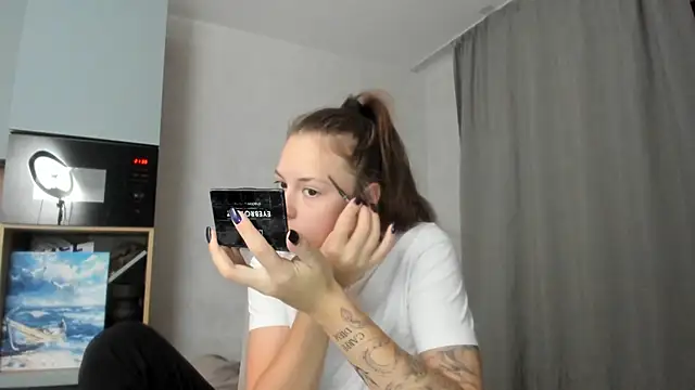 Snapshot of why_again_me chatting on September 12, 2025, 6:41 pm why again me online show from September 12, 2025, 6:41 pm