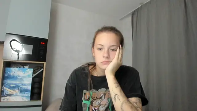 Snapshot of why_again_me chatting on September 13, 2025, 6:40 pm why again me online show from September 13, 2025, 6:40 pm