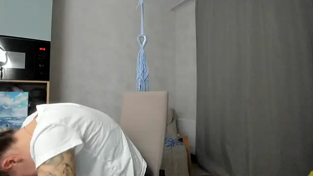 Snapshot of why_again_me chatting on October 13, 2025, 4:51 pm why again me online show from October 13, 2025, 4:51 pm