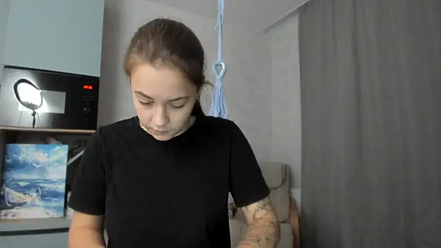 Snapshot of why_again_me chatting on October 16, 2025, 5:36 pm why again me online show from October 16, 2025, 5:36 pm