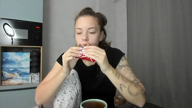 why again me online show from November 21, 2025, 3:44 pm