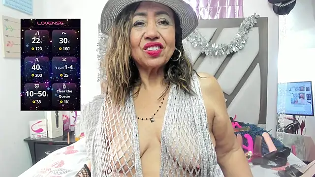 matureluna online show from March 8, 2025, 5:43 pm