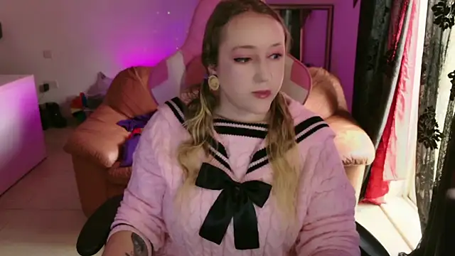 kisicaxx online show from February 7, 2025, 9:47 am