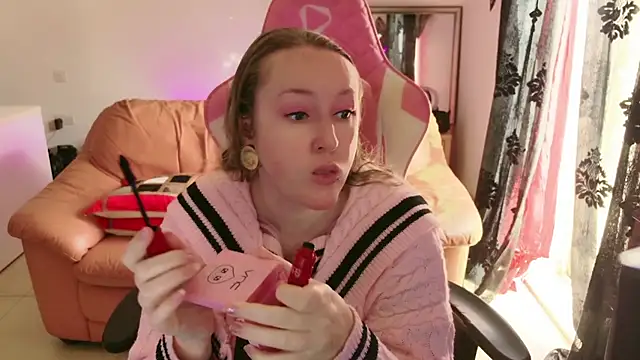 kisicaxx online show from February 11, 2025, 10:04 am