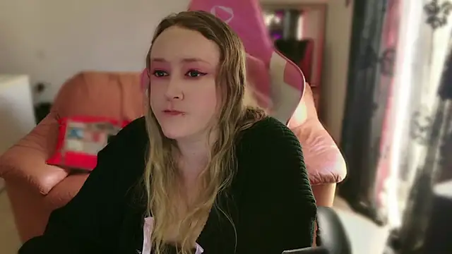 kisicaxx online show from February 17, 2025, 11:02 am