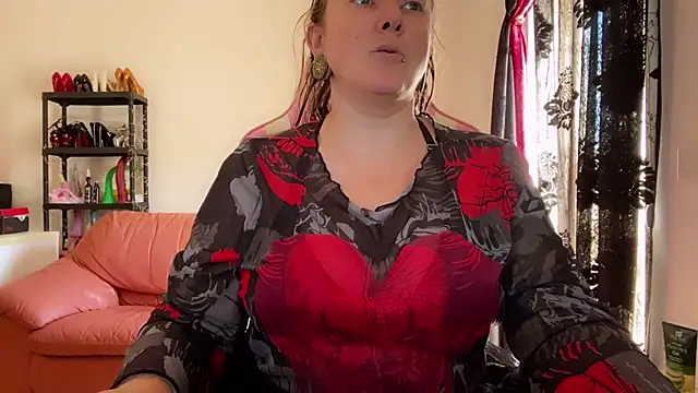 kisicaxx online show from October 7, 2025, 10:23 am