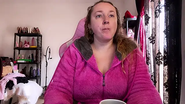 kisicaxx online show from January 18, 2026, 11:47 am