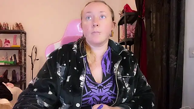 kisicaxx online show from February 13, 2026, 8:05 pm