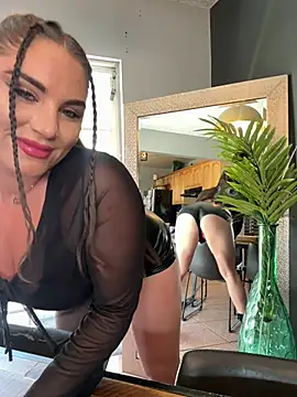 Snapshot of lovely_beast chatting on March 19, 2025, 4:45 pm lovely beast online show from March 19, 2025, 4:45 pm