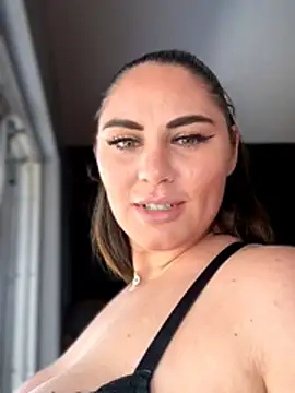 Snapshot of lovely_beast chatting on February 20, 2026, 6:52 pm lovely beast online show from February 20, 2026, 6:52 pm