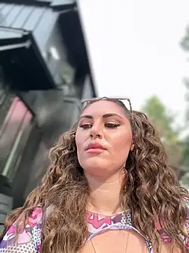 Snapshot of lovely_beast chatting on February 24, 2026, 10:52 pm lovely beast online show from February 24, 2026, 10:52 pm