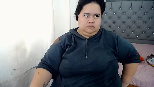 hotlesby4uxxx online show from December 5, 2024, 8:00 pm