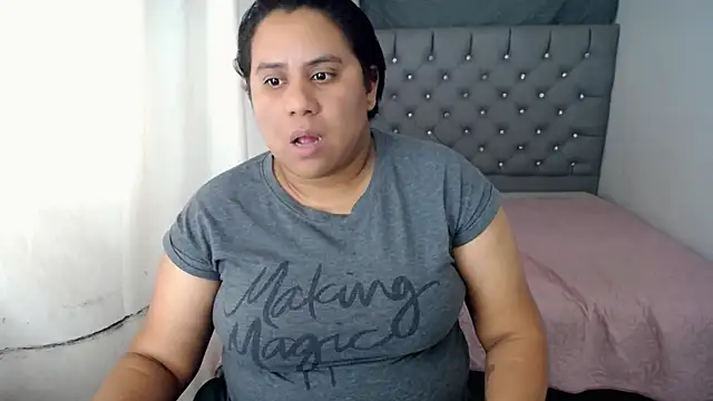 hotlesby4uxxx online show from January 7, 2025, 8:10 pm