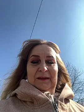 Irina2909xh online show from April 13, 2026, 12:32 pm