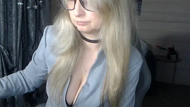 Snapshot of RubiLakros chatting on October 31, 2025, 3:46 pm RubiLakros online show from October 31, 2025, 3:46 pm