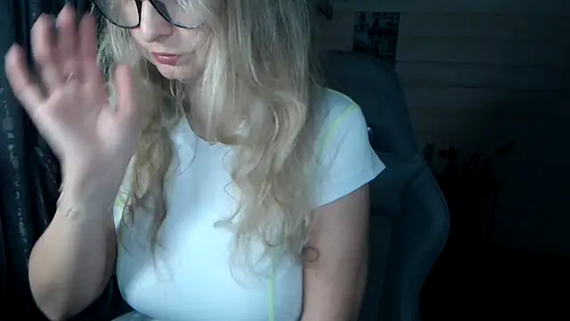 Snapshot of RubiLakros chatting on November 26, 2025, 8:10 pm RubiLakros online show from November 26, 2025, 8:10 pm