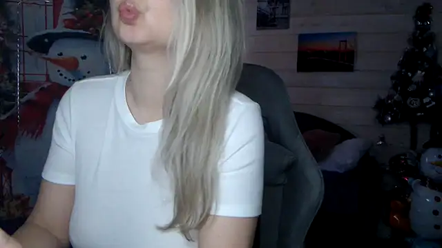 Snapshot of RubiLakros chatting on January 13, 2026, 9:03 am RubiLakros online show from January 13, 2026, 9:03 am