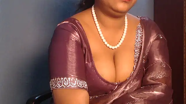 Snapshot of naughtyboobs38dd chatting on February 25, 2025, 11:30 am naughtyboobs38dd online show from February 25, 2025, 11:30 am