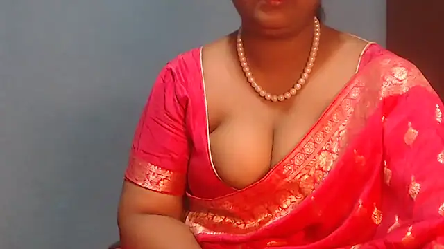 Snapshot of naughtyboobs38dd chatting on April 13, 2026, 5:57 am naughtyboobs38dd online show from April 13, 2026, 5:57 am