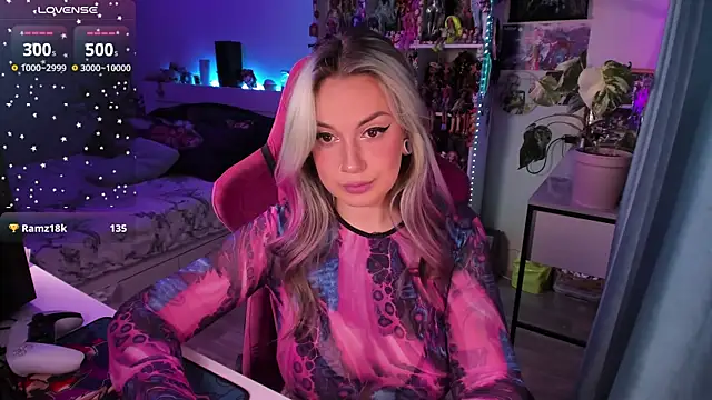 Snapshot of ChloeKohaku chatting on December 6, 2024, 4:47 am ChloeKohaku online show from December 6, 2024, 4:47 am