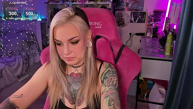 Snapshot of ChloeKohaku chatting on October 19, 2025, 4:02 am ChloeKohaku online show from October 19, 2025, 4:02 am