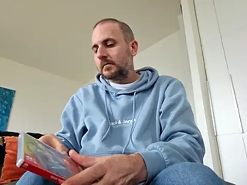 verylargecock online show from December 22, 2025, 2:14 pm