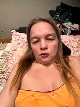 Susanel online show from November 18, 2025, 8:35 pm