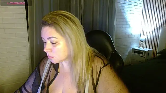Snapshot of bella_savati chatting on March 10, 2026, 10:04 pm bella savati online show from March 10, 2026, 10:04 pm