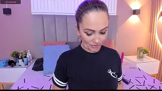 chantall1375 online show from February 16, 2025, 7:38 pm