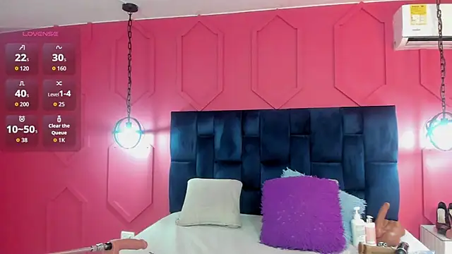 chantall1375 online show from November 25, 2025, 11:21 am