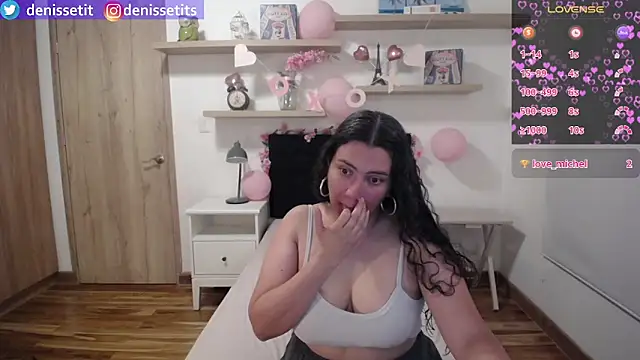 DenisseTits online show from April 16, 2026, 9:39 pm