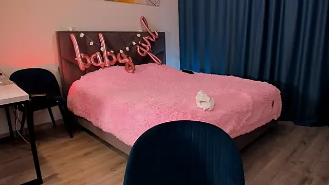 SweetMilkis online show from January 30, 2025, 9:25 am