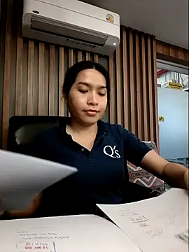 sara kimoo online show from November 17, 2025, 1:39 pm