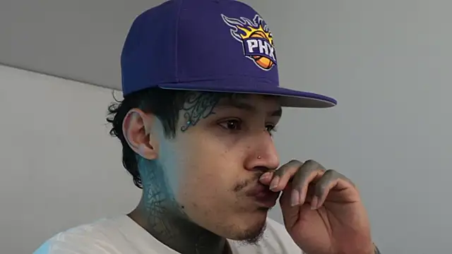 Snapshot of trieone chatting on December 18, 2024, 4:09 am trieone online show from December 18, 2024, 4:09 am