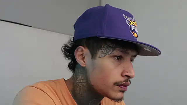 Snapshot of trieone chatting on February 14, 2025, 5:09 am trieone online show from February 14, 2025, 5:09 am