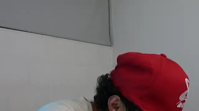 Snapshot of trieone chatting on March 3, 2025, 8:27 am trieone online show from March 3, 2025, 8:27 am