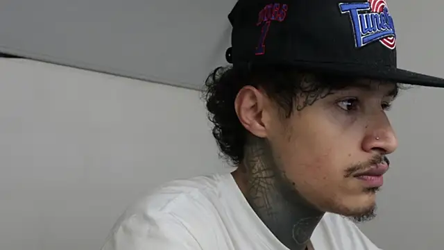 Snapshot of trieone chatting on March 22, 2025, 4:14 am trieone online show from March 22, 2025, 4:14 am