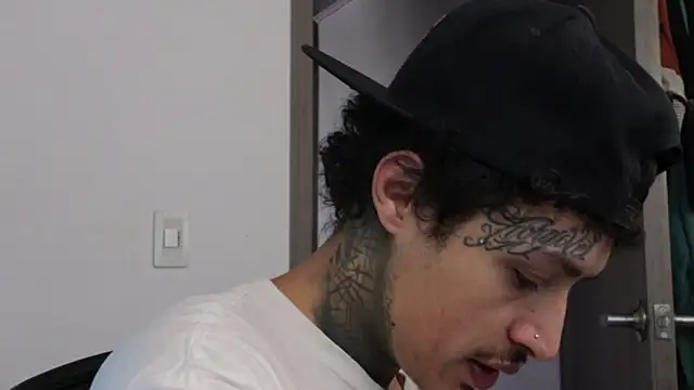 Snapshot of trieone chatting on September 12, 2025, 2:17 pm trieone online show from September 12, 2025, 2:17 pm