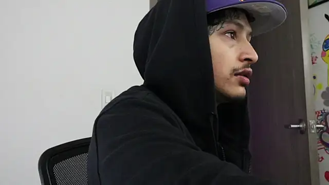 Snapshot of trieone chatting on September 22, 2025, 11:34 am trieone online show from September 22, 2025, 11:34 am