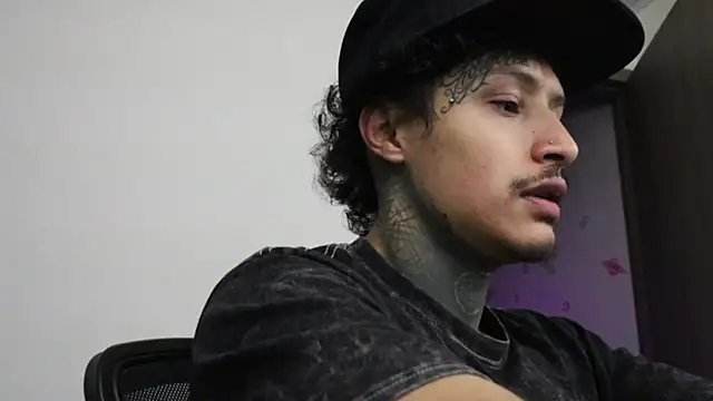 Snapshot of trieone chatting on October 14, 2025, 10:54 pm trieone online show from October 14, 2025, 10:54 pm