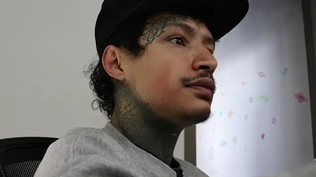 Snapshot of trieone chatting on October 20, 2025, 12:05 pm trieone online show from October 20, 2025, 12:05 pm