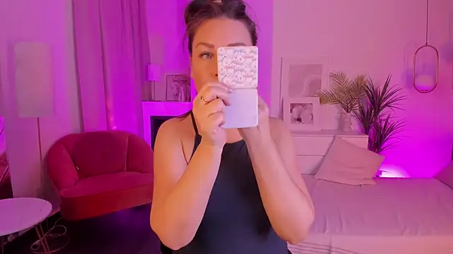 MilenaMellow online show from December 2, 2025, 8:48 pm