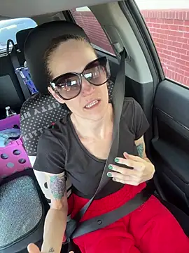 lolabunny9 online show from November 15, 2025, 5:20 pm