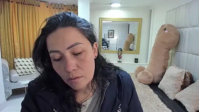 gaby trent online show from November 6, 2025, 2:51 pm