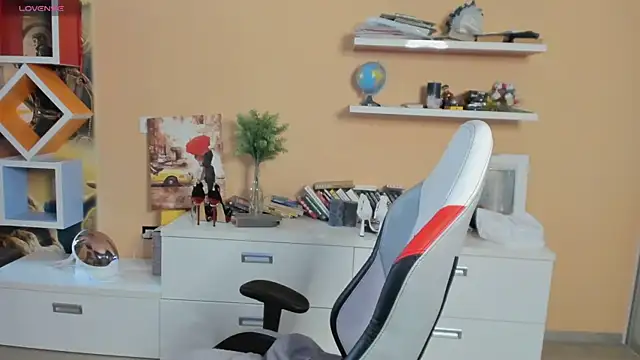 Veola new online show from March 2, 2025, 6:48 am