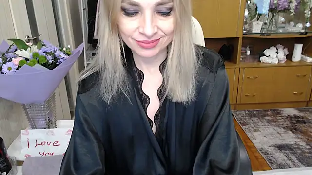Snapshot of Mika_Passion chatting on March 10, 2025, 12:37 pm Mika Passion online show from March 10, 2025, 12:37 pm
