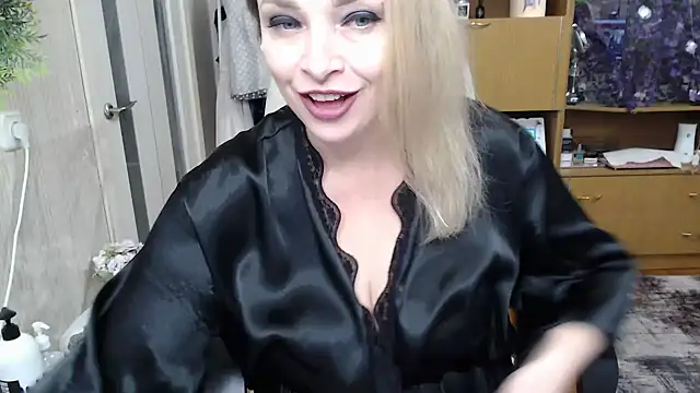 Snapshot of Mika_Passion chatting on October 11, 2025, 7:51 am Mika Passion online show from October 11, 2025, 7:51 am