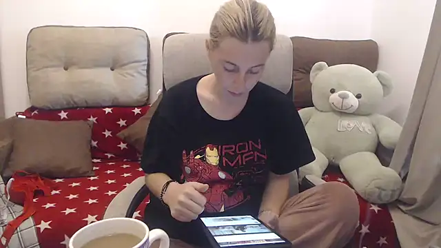 Snapshot of Aliss_Hottie chatting on September 28, 2025, 7:03 am Aliss Hottie online show from September 28, 2025, 7:03 am